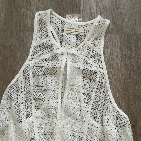 UO Estelle Woven Lace Tank Top - Picture 3 of 6